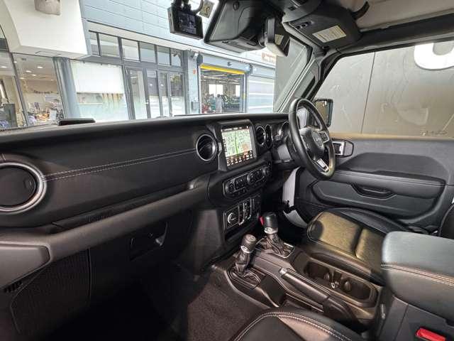 ジープ・ラングラーアンリミテッド サハラ 認定中古車 ワンオーナー 禁煙車 地上デジタルチューナーLEDヘッドランプ ブラインドスポットモニター ハンドルヒーター シートヒーター(20枚目)