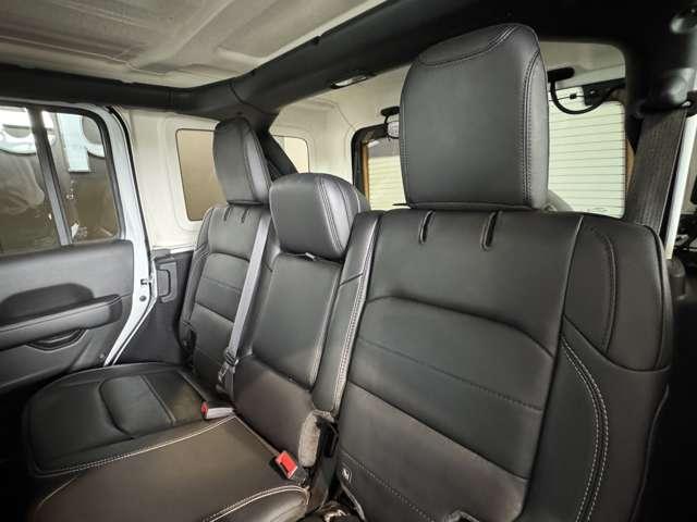 ジープ・ラングラーアンリミテッド サハラ 認定中古車 ワンオーナー 禁煙車 地上デジタルチューナーLEDヘッドランプ ブラインドスポットモニター ハンドルヒーター シートヒーター(21枚目)