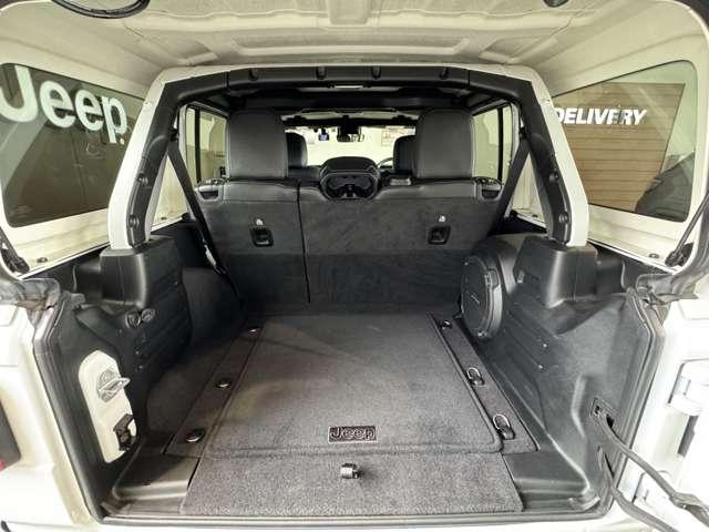 ジープ・ラングラーアンリミテッド サハラ 認定中古車 ワンオーナー 禁煙車 地上デジタルチューナーLEDヘッドランプ ブラインドスポットモニター ハンドルヒーター シートヒーター(23枚目)