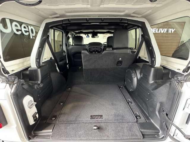 ジープ・ラングラーアンリミテッド サハラ 認定中古車 ワンオーナー 禁煙車 地上デジタルチューナーLEDヘッドランプ ブラインドスポットモニター ハンドルヒーター シートヒーター(24枚目)