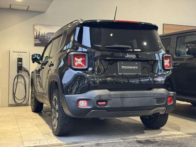 ジープ・レネゲード トレイルホーク ワンオーナー 禁煙車 認定中古車 ドライブレコーダー ナビゲーション バックカメラ ETC 地上デジタルチューナー バックカメラ(8枚目)