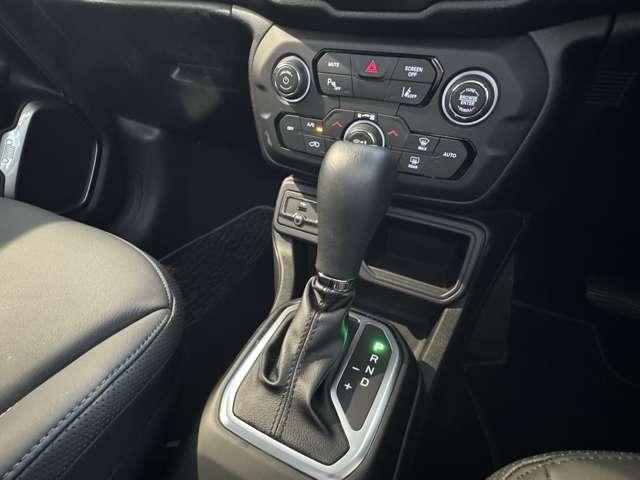 ジープ・レネゲード リミテッド 認定中古車 ドライブレコーダー 禁煙車 地デジ アップルカープレー レザーシート シートヒーター ハンドルヒーター バックカメラ(18枚目)