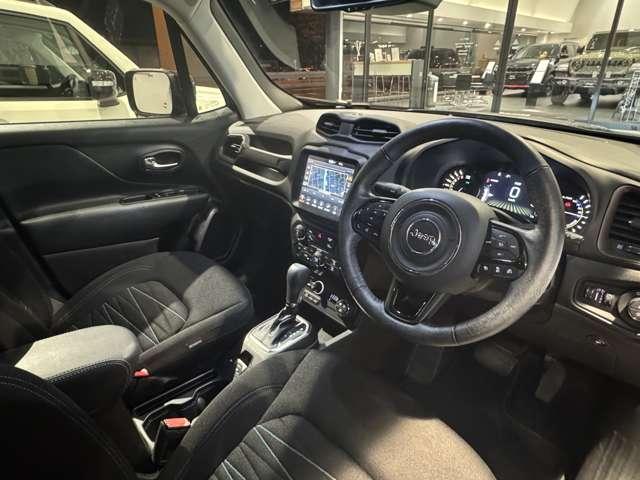 ジープ・レネゲード4xe アップランド 4xe 認定中古車 限定車 ワンオーナー PHEV ドライブレコーダー 禁煙車 アップルカープレー レーンセンサー ブラインドスポットモニター(10枚目)