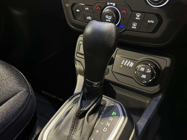 ジープ・レネゲード4xe アップランド 4xe 認定中古車 限定車 ワンオーナー PHEV ドライブレコーダー 禁煙車 アップルカープレー レーンセンサー ブラインドスポットモニター(18枚目)