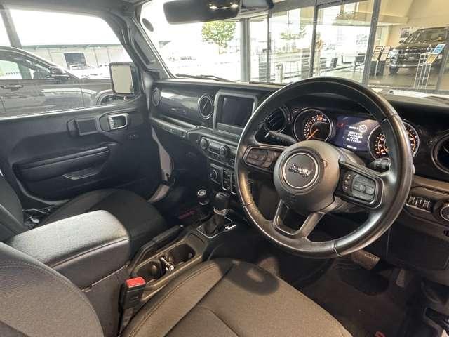 ジープ・ラングラーアンリミテッド スポーツアルティテュード ワンオーナー 禁煙車 ブラックホイール 認定中古車 アップルカープレー LEDヘッドランプ ブラインドスポットモニター ETC バックカメラ(9枚目)