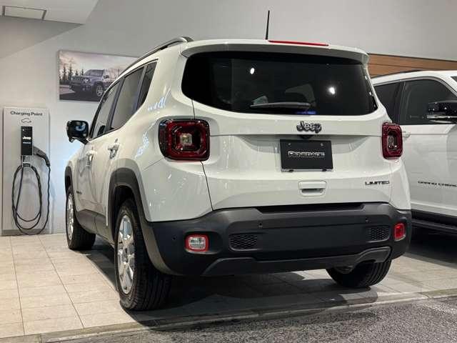 ジープ・レネゲード リミテッド 認定中古車 1オーナー ドラレコ TVチューナー禁煙車 18か月距離無制限保証 レザーシート シートヒーター ハンドルヒーター(9枚目)