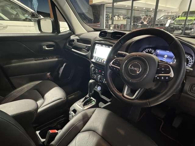 ジープ・レネゲード リミテッド 認定中古車 1オーナー ドラレコ TVチューナー禁煙車 18か月距離無制限保証 レザーシート シートヒーター ハンドルヒーター(10枚目)