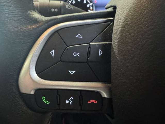 ジープ・レネゲード リミテッド 認定中古車 1オーナー ドラレコ TVチューナー禁煙車 18か月距離無制限保証 レザーシート シートヒーター ハンドルヒーター(13枚目)