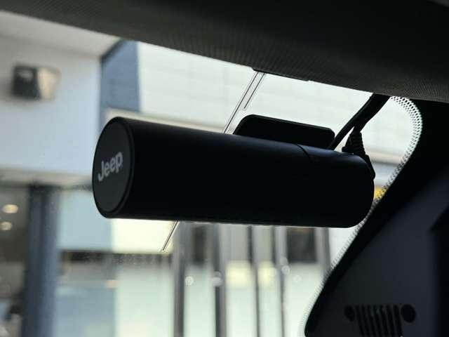 ジープ・レネゲード リミテッド 認定中古車 1オーナー ドラレコ TVチューナー禁煙車 18か月距離無制限保証 レザーシート シートヒーター ハンドルヒーター(26枚目)