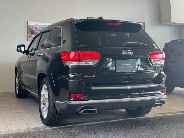 ジープ・グランドチェロキー サミット 認定中古車 ワンオーナー ドライブレコーダー 禁煙車 地デジ アップルカープレー ETC2.0 サンルーフ シートヒーター ハンドルヒーター(9枚目)