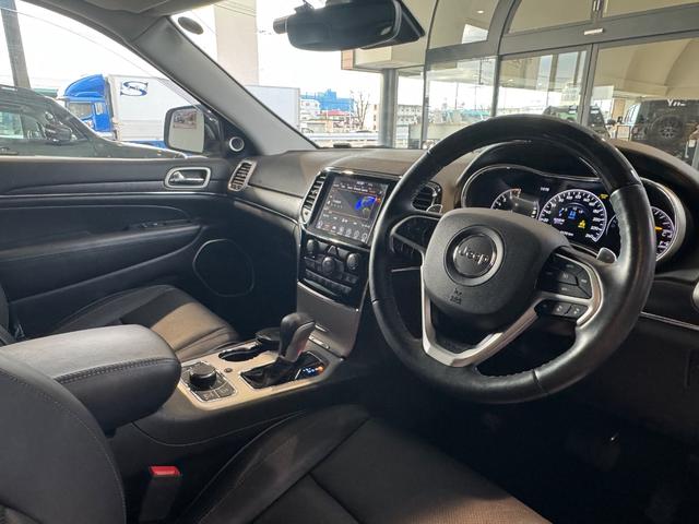 ジープ・グランドチェロキー サミット 認定中古車 ワンオーナー ドライブレコーダー 禁煙車 地デジ アップルカープレー ETC2.0 サンルーフ シートヒーター ハンドルヒーター(10枚目)