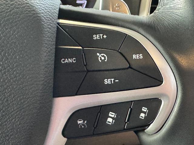 ジープ・グランドチェロキー サミット 認定中古車 ワンオーナー ドライブレコーダー 禁煙車 地デジ アップルカープレー ETC2.0 サンルーフ シートヒーター ハンドルヒーター(14枚目)