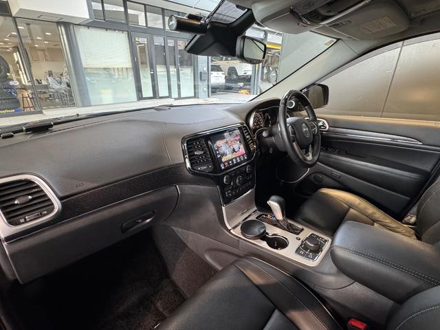 ジープ・グランドチェロキー サミット 認定中古車 ワンオーナー ドライブレコーダー 禁煙車 地デジ アップルカープレー ETC2.0 サンルーフ シートヒーター ハンドルヒーター(23枚目)