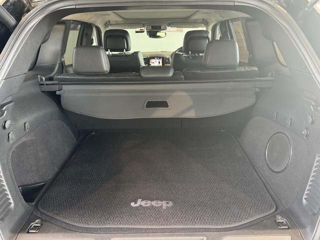 ジープ・グランドチェロキー サミット 認定中古車 ワンオーナー ドライブレコーダー 禁煙車 地デジ アップルカープレー ETC2.0 サンルーフ シートヒーター ハンドルヒーター(26枚目)