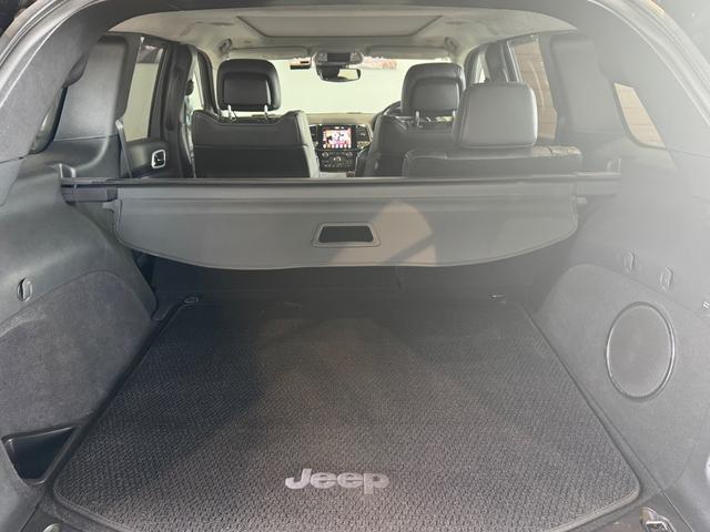 ジープ・グランドチェロキー サミット 認定中古車 ワンオーナー ドライブレコーダー 禁煙車 地デジ アップルカープレー ETC2.0 サンルーフ シートヒーター ハンドルヒーター(27枚目)