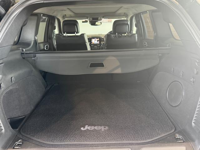 ジープ・グランドチェロキー サミット 認定中古車 ワンオーナー ドライブレコーダー 禁煙車 地デジ アップルカープレー ETC2.0 サンルーフ シートヒーター ハンドルヒーター(28枚目)