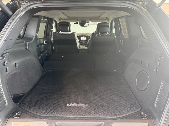 ジープ・グランドチェロキー サミット 認定中古車 ワンオーナー ドライブレコーダー 禁煙車 地デジ アップルカープレー ETC2.0 サンルーフ シートヒーター ハンドルヒーター(29枚目)