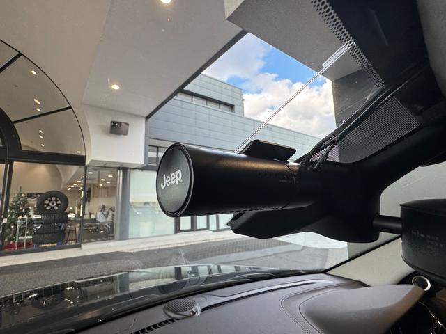 ジープ・グランドチェロキー サミット 認定中古車 ワンオーナー ドライブレコーダー 禁煙車 地デジ アップルカープレー ETC2.0 サンルーフ シートヒーター ハンドルヒーター(31枚目)