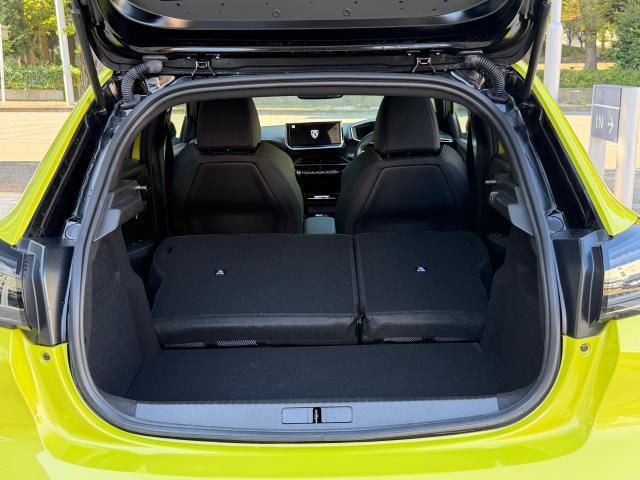 208 GT 新車保証継承 ドライブレコーダー フロント/サイド/バックソナー ワイドバックアイカメラ LEDヘッドライト インテリジェントハイビーム ファブリック&テップレザーシート フロントシートヒーター タッ(6枚目)