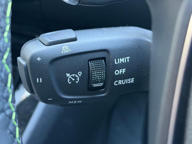 208 GT 新車保証継承 ドライブレコーダー フロント/サイド/バックソナー ワイドバックアイカメラ LEDヘッドライト インテリジェントハイビーム ファブリック&テップレザーシート フロントシートヒーター タッ(11枚目)