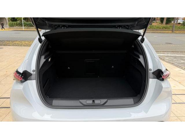 308 GTハイブリッド スペシャルエディション 限定80台 プラグインハイブリッドモデル コネクテッドナビゲーション 10インチタッチスクリーン スマートフォンリンク 360度バックカメラ アダプティブクルーズコントロール ETC車載器 ドライブレ(6枚目)