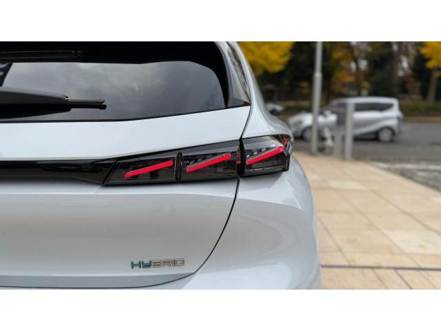 308 GTハイブリッド スペシャルエディション 限定80台 プラグインハイブリッドモデル コネクテッドナビゲーション 10インチタッチスクリーン スマートフォンリンク 360度バックカメラ アダプティブクルーズコントロール ETC車載器 ドライブレ(9枚目)