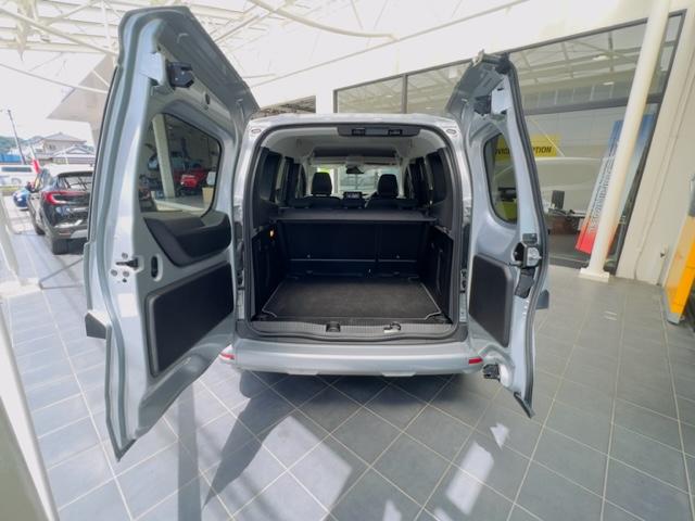 カングー インテンス　弊社デモカー　１．３ターボガソリン車新車保証継承　衝突被害軽減システム　両側スライドドア　電動格納ミラー　バックモニター　オートライト　ＬＥＤヘッドランプ　スマートキー　ＥＴＣ２．０車載器（22枚目）