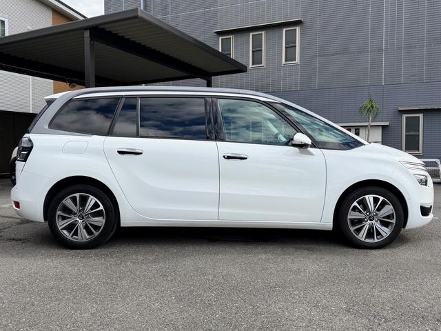 グランドC4 ピカソ エクスクルーシブ ワンオーナー/パワーバックドア/純正ナビ/全周囲カメラ/ガラスルーフ/ソナー/レーンアシスト/禁煙(8枚目)