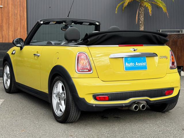 ＭＩＮＩ クーパーＳ　コンバーチブル　６速ＭＴ車／純正１６インチ／シートヒーター／ＥＴＣ／禁煙（17枚目）