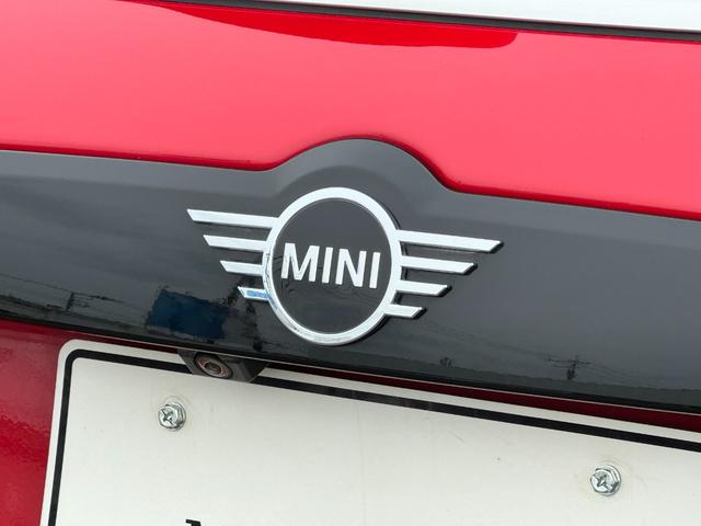 ＭＩＮＩ クーパーＤ　クロスオーバー　ペッパーパッケージ　アクティブクルコン　ドライビングアシスト　タッチパネルＨＤＤナビ　リヤビューカメラ　電動リヤゲート　カバナシート　ＥＴＣ　１７インチアルミ　Ｂｌｕｅｔｏｏｔｈ　１オナ　禁煙車（72枚目）