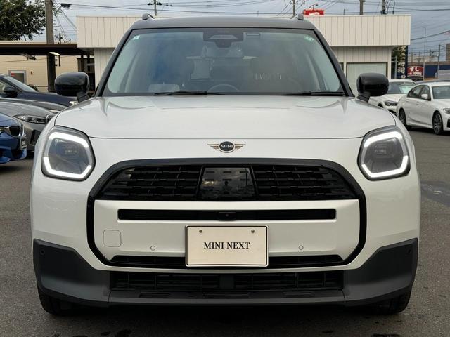 ＭＩＮＩ カントリーマンＤ　クラシック・トリム　Ｍパッケージ　ハーマンカードンサウンド　黒革電動シート　シートヒーター　インテリアカメラ　ＨＤＤナビ　前後横トップカメラ　ステアリングヒーター　電動リヤゲート　１８ＡＷ　ヘッドアップＤ　ＡＣＣ　禁煙車（11枚目）