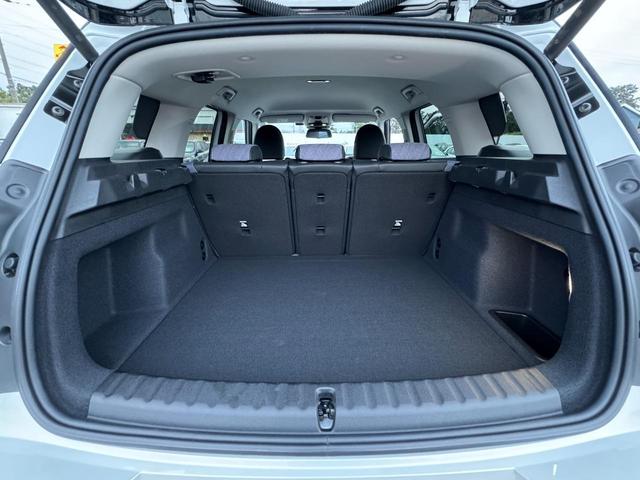 ＭＩＮＩ カントリーマンＤ　クラシック・トリム　Ｍパッケージ　ハーマンカードンサウンド　黒革電動シート　シートヒーター　インテリアカメラ　ＨＤＤナビ　前後横トップカメラ　ステアリングヒーター　電動リヤゲート　１８ＡＷ　ヘッドアップＤ　ＡＣＣ　禁煙車（40枚目）