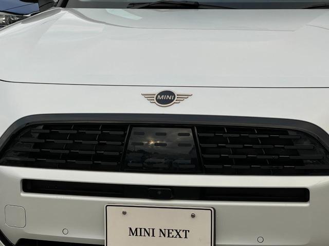 ＭＩＮＩ カントリーマンＤ　クラシック・トリム　Ｍパッケージ　ハーマンカードンサウンド　黒革電動シート　シートヒーター　インテリアカメラ　ＨＤＤナビ　前後横トップカメラ　ステアリングヒーター　電動リヤゲート　１８ＡＷ　ヘッドアップＤ　ＡＣＣ　禁煙車（61枚目）
