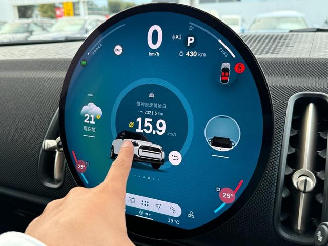 ＭＩＮＩ カントリーマンＤ　クラシック・トリム　Ｍパッケージ　ハーマンカードンサウンド　黒革電動シート　シートヒーター　インテリアカメラ　ＨＤＤナビ　前後横トップカメラ　ステアリングヒーター　電動リヤゲート　１８ＡＷ　ヘッドアップＤ　ＡＣＣ　禁煙車（69枚目）