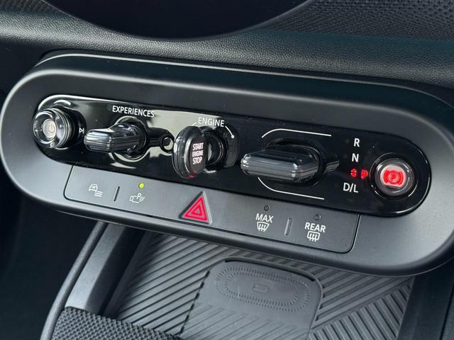 ＭＩＮＩ カントリーマンＤ　クラシック・トリム　Ｍパッケージ　ハーマンカードンサウンド　黒革電動シート　シートヒーター　インテリアカメラ　ＨＤＤナビ　前後横トップカメラ　ステアリングヒーター　電動リヤゲート　１８ＡＷ　ヘッドアップＤ　ＡＣＣ　禁煙車（71枚目）