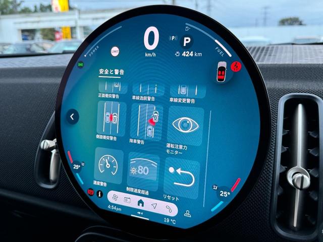 ＭＩＮＩ カントリーマンＤ　クラシック・トリム　Ｍパッケージ　ハーマンカードンサウンド　黒革電動シート　シートヒーター　インテリアカメラ　ＨＤＤナビ　前後横トップカメラ　ステアリングヒーター　電動リヤゲート　１８ＡＷ　ヘッドアップＤ　ＡＣＣ　禁煙車（77枚目）