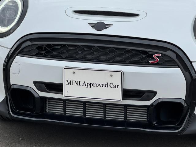 ＭＩＮＩ クーパーＳＤプレミアム＋パッケージクラシック・トリム　黒１７インチアルミ　茶革　シートヒーター　ＨＤＤナビ　リヤカメラ　タッチモニター　アクティブクルコン　ドライビングアシスト　ワイヤレスチャージ　アップルカープレイ　ＥＴＣ２．０　１オナ　禁煙車（9枚目）