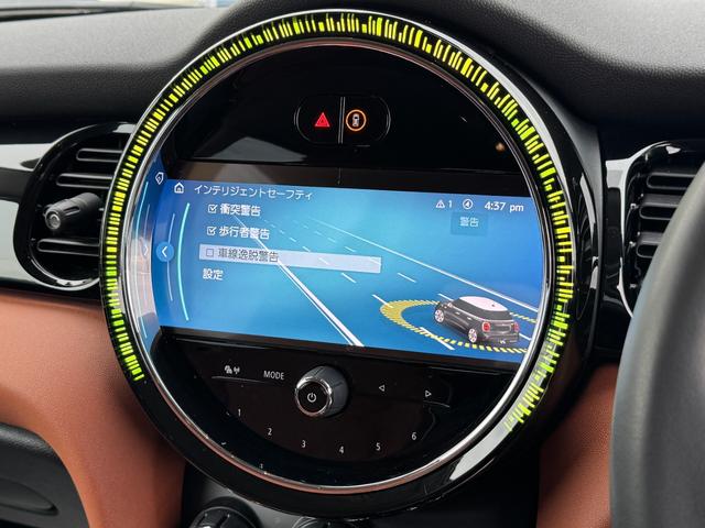 ＭＩＮＩ クーパーＳＤプレミアム＋パッケージクラシック・トリム　黒１７インチアルミ　茶革　シートヒーター　ＨＤＤナビ　リヤカメラ　タッチモニター　アクティブクルコン　ドライビングアシスト　ワイヤレスチャージ　アップルカープレイ　ＥＴＣ２．０　１オナ　禁煙車（76枚目）
