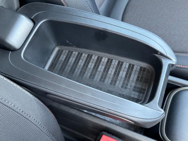 ＭＩＮＩ クーパーＤ　クロスオーバー　デジタルＰＫＧ　ペッパーＰＫＧ　タッチパネル式ＨＤＤナビ　リヤカメラ　電動リヤゲート　黒１８インチＡＷ　電動リヤゲート　ヘッドアップＤ　アクティブクルコン　ドライビングアシスト　ＥＴＣ２．０　禁煙車（26枚目）