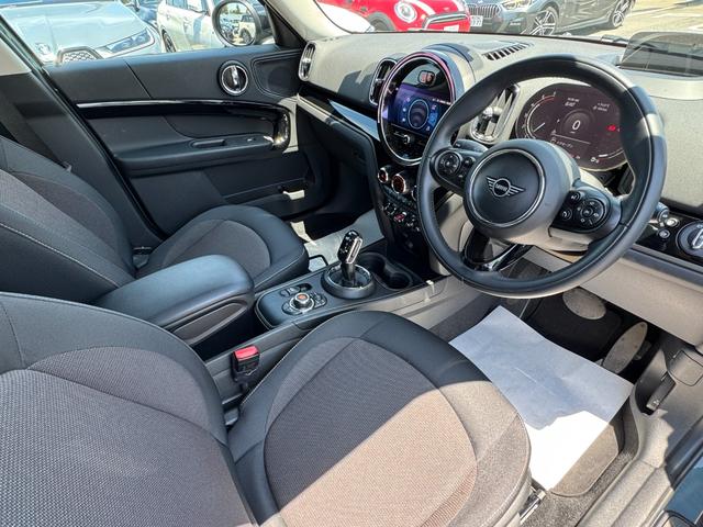 ＭＩＮＩ クーパーＤ　クロスオーバー　デジタルＰＫＧ　ペッパーＰＫＧ　タッチパネル式ＨＤＤナビ　リヤカメラ　電動リヤゲート　黒１８インチＡＷ　電動リヤゲート　ヘッドアップＤ　アクティブクルコン　ドライビングアシスト　ＥＴＣ２．０　禁煙車（29枚目）