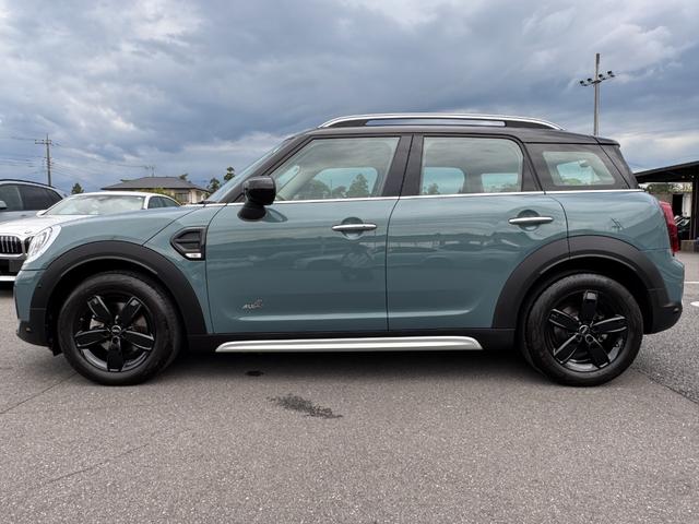 ＭＩＮＩ クーパーＤ　クロスオーバーオール４　クラシックトリム　茶革電動シート　シートヒーター　タッチパネル式ＨＤＤナビ　リヤカメラ　電動リヤゲート　１７インチＡＷ　アクティブクルコン　ドライビングアシスト　Ｂｌｕｅｔｏｏｔｈ　ＥＴＣ２．０　１オナ　禁煙車（5枚目）
