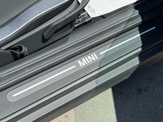 ＭＩＮＩ クーパーＳＥ　クラシック・トリム　ヘッドアップディスプレイ　アクティブクルーズコントロール　ドライビングアシスト　タッチパネルＨＤＤナビ　全周囲カメラ　シートヒーター　ステアリングヒーター　１８ＡＷ　ＥＴＣ２．０　ワイヤレスチャージ（38枚目）
