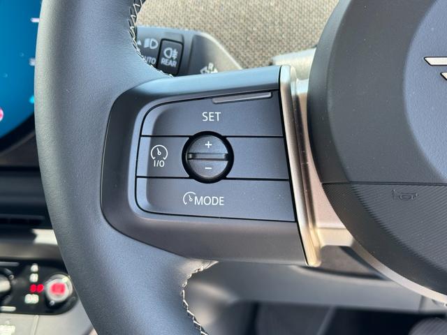 ＭＩＮＩ クーパーＳＥ　クラシック・トリム　ヘッドアップディスプレイ　アクティブクルーズコントロール　ドライビングアシスト　タッチパネルＨＤＤナビ　全周囲カメラ　シートヒーター　ステアリングヒーター　１８ＡＷ　ＥＴＣ２．０　ワイヤレスチャージ（62枚目）