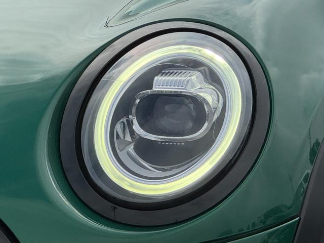 ＭＩＮＩ ジョンクーパーワークス　コンバーチブル　ユアーズソフトトップ　ピアノブラックエクステリア　アダプティブＬＥＤヘッドライト　１７インチＡＷ　ヘッドアップＤ　ＡＣＣ　Ｄアシスト　タッチパネルナビ　リヤカメラ　シートヒーター　１オーナ　禁煙車（8枚目）