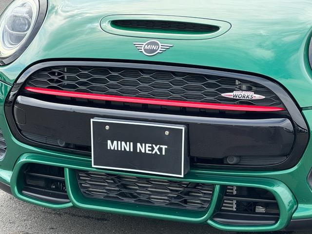 ＭＩＮＩ ジョンクーパーワークス　コンバーチブル　ユアーズソフトトップ　ピアノブラックエクステリア　アダプティブＬＥＤヘッドライト　１７インチＡＷ　ヘッドアップＤ　ＡＣＣ　Ｄアシスト　タッチパネルナビ　リヤカメラ　シートヒーター　１オーナ　禁煙車（9枚目）