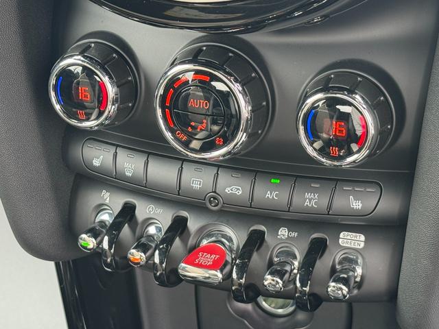 ＭＩＮＩ ジョンクーパーワークス　コンバーチブル　ユアーズソフトトップ　ピアノブラックエクステリア　アダプティブＬＥＤヘッドライト　１７インチＡＷ　ヘッドアップＤ　ＡＣＣ　Ｄアシスト　タッチパネルナビ　リヤカメラ　シートヒーター　１オーナ　禁煙車（30枚目）