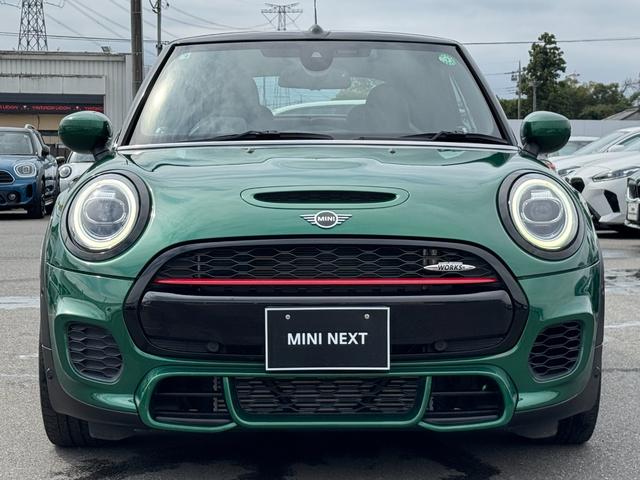 ＭＩＮＩ ジョンクーパーワークス　コンバーチブル　ユアーズソフトトップ　ピアノブラックエクステリア　アダプティブＬＥＤヘッドライト　１７インチＡＷ　ヘッドアップＤ　ＡＣＣ　Ｄアシスト　タッチパネルナビ　リヤカメラ　シートヒーター　１オーナ　禁煙車（64枚目）