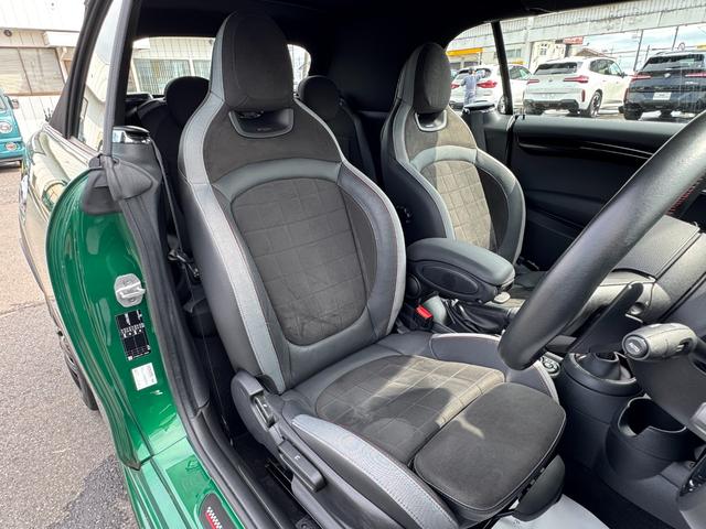ＭＩＮＩ ジョンクーパーワークス　コンバーチブル　ユアーズソフトトップ　ピアノブラックエクステリア　アダプティブＬＥＤヘッドライト　１７インチＡＷ　ヘッドアップＤ　ＡＣＣ　Ｄアシスト　タッチパネルナビ　リヤカメラ　シートヒーター　１オーナ　禁煙車（77枚目）