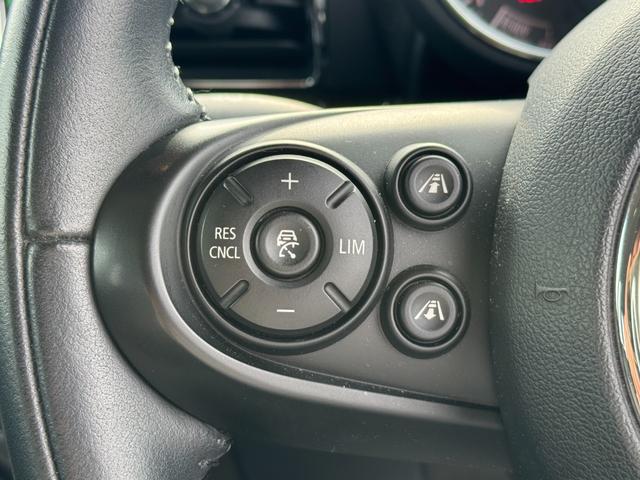 ＭＩＮＩ クーパーＤ　クラブマン　ペッパーパッケージ　タッチパネルＨＤＤナビ　リヤカメラ　１７インチＡＷ　アクティブクルコン　ドライビングアシスト　パーキングアシスト　ＥＴＣ２．０　Ｂｌｕｅｔｏｏｔｈ　アンビエントライト　禁煙車（15枚目）