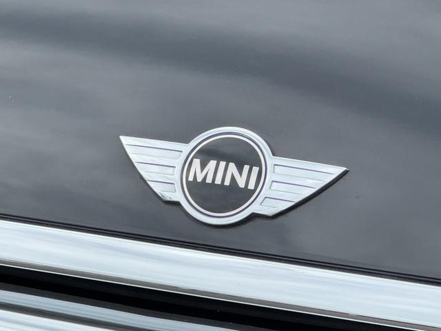 ＭＩＮＩ クーパー　クラブマン　ボンドストリート　ミントＰＫＧ　ブラックキセノンライト　１７インチアルミ　黒革　シートヒーター　社外ＳＤナビ　フルセグＴＶ　禁煙車（55枚目）